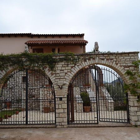 Villa Qarri Ксамил Екстериор снимка