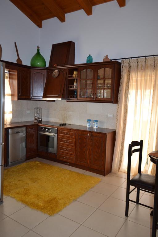 Villa Qarri Ксамил Екстериор снимка