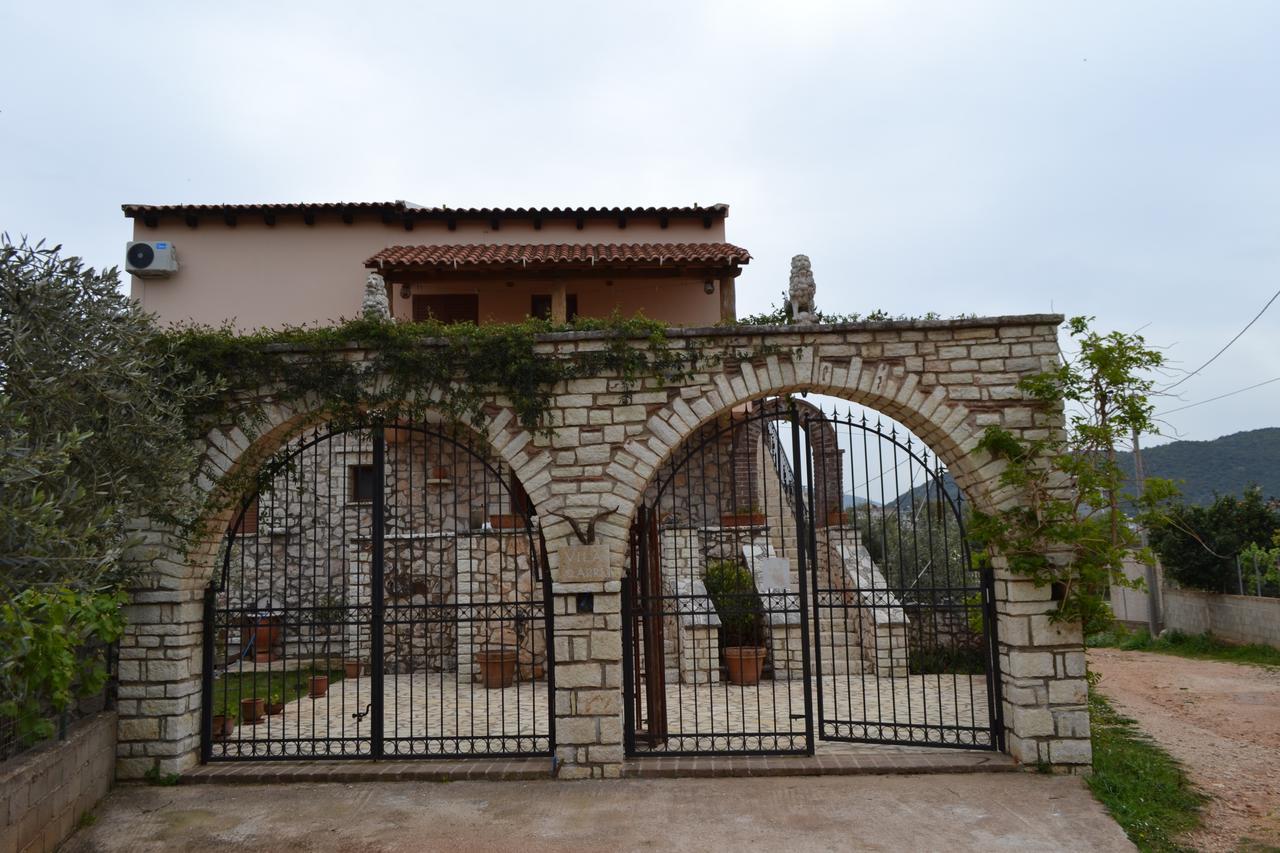 Villa Qarri Ксамил Екстериор снимка