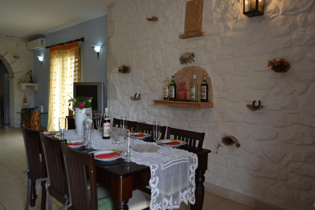 Villa Qarri Ксамил Екстериор снимка